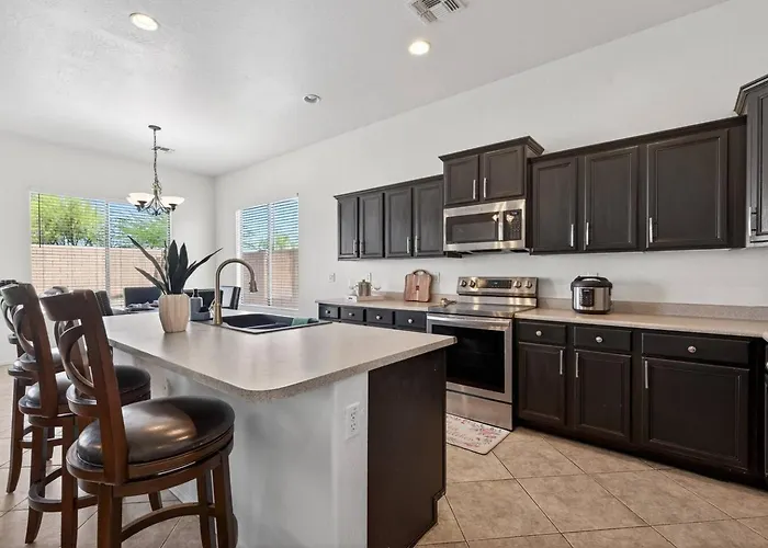 4br | Sleeps 10 | W/ King Bed Goodyear
