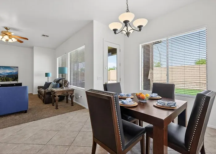 4br | Sleeps 10 | W/ King Bed Holiday home *
