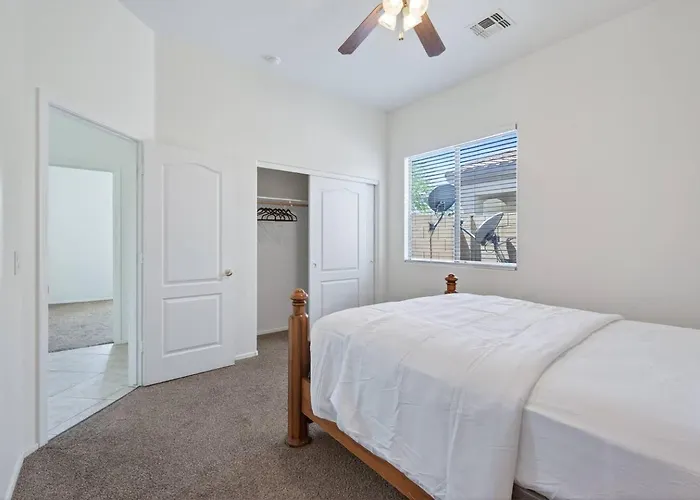 4br | Sleeps 10 | W/ King Bed