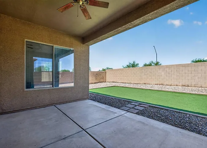 4br | Sleeps 10 | W/ King Bed *