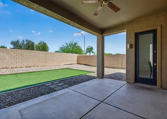Holiday home 4br | Sleeps 10 | W/ King Bed *