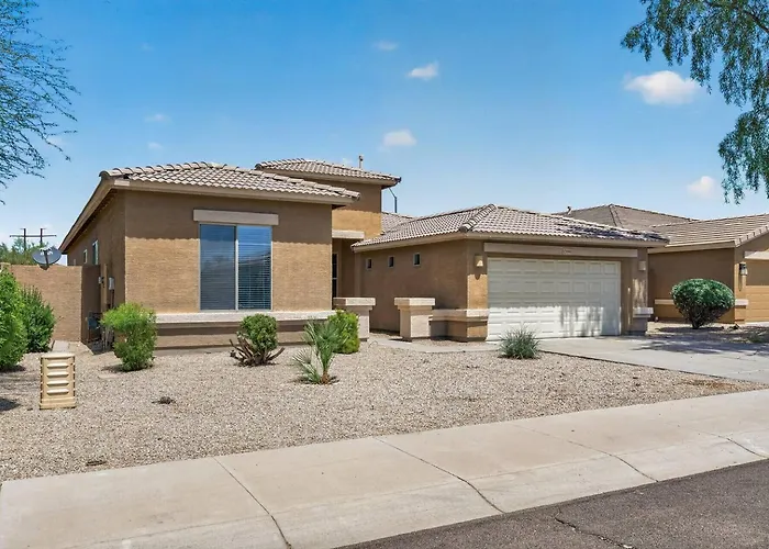 Holiday home 4br | Sleeps 10 | W/ King Bed