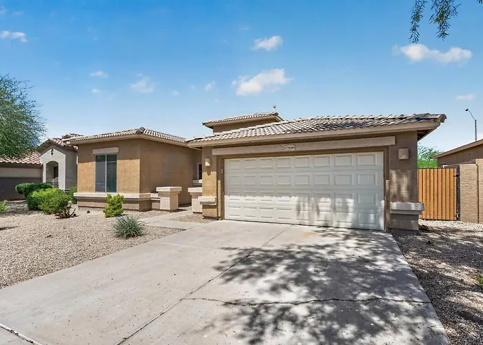 Holiday home 4br | Sleeps 10 | W/ King Bed
