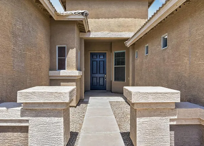 4br | Sleeps 10 | W/ King Bed