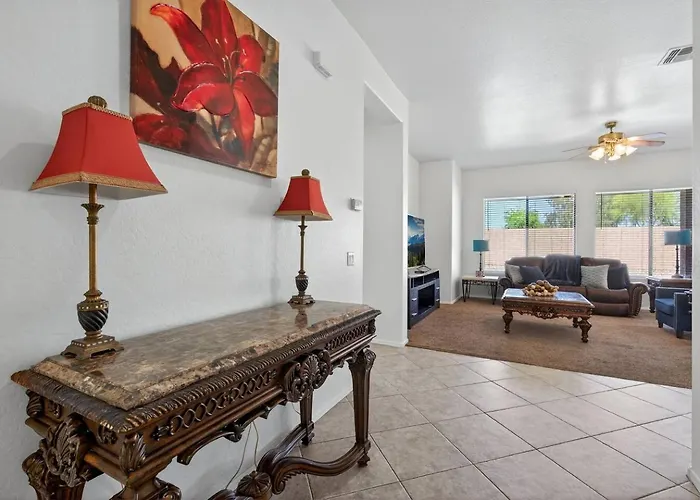 Holiday home 4br | Sleeps 10 | W/ King Bed