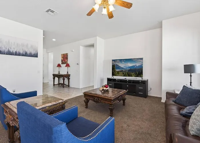 4br | Sleeps 10 | W/ King Bed Holiday home
