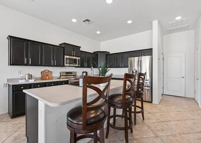 4br | Sleeps 10 | W/ King Bed * Goodyear
