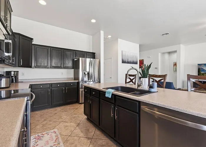 4br | Sleeps 10 | W/ King Bed * Goodyear