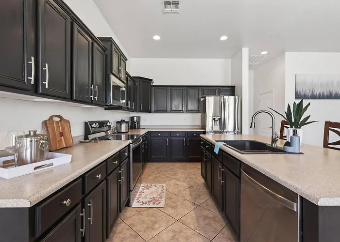 4br | Sleeps 10 | W/ King Bed Holiday home *