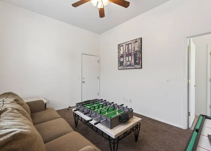 4br | Sleeps 10 | W/ King Bed Goodyear