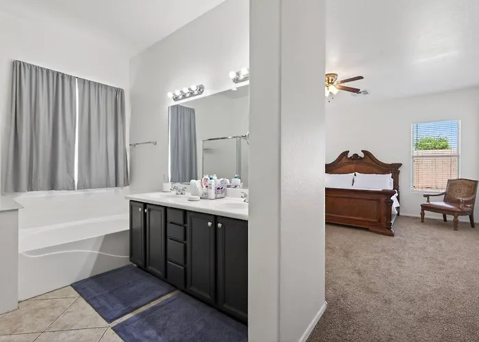 4br | Sleeps 10 | W/ King Bed Holiday home
