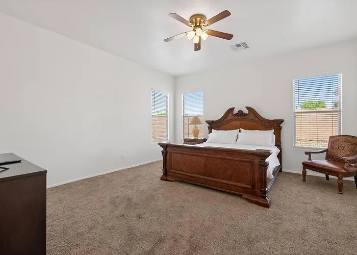 4br | Sleeps 10 | W/ King Bed Holiday home *