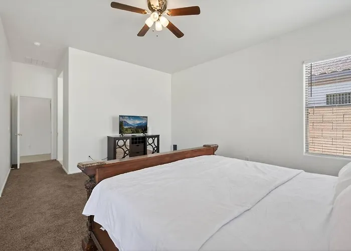 4br | Sleeps 10 | W/ King Bed Holiday home Goodyear