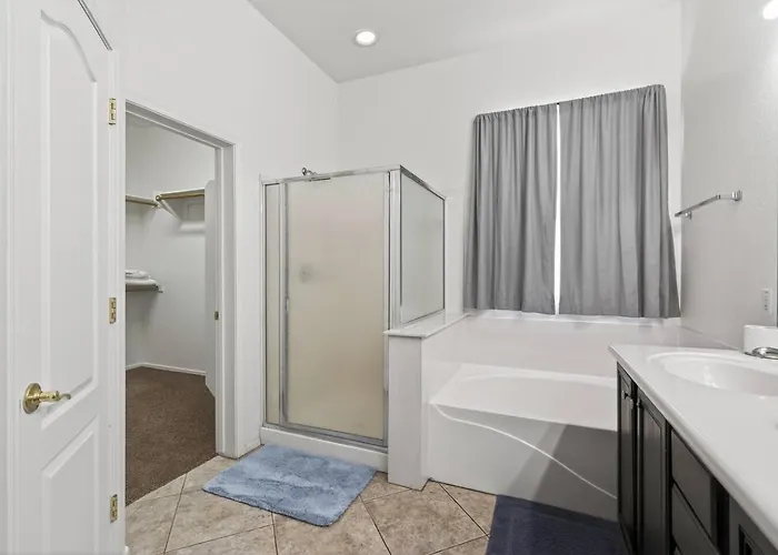 4br | Sleeps 10 | W/ King Bed Goodyear