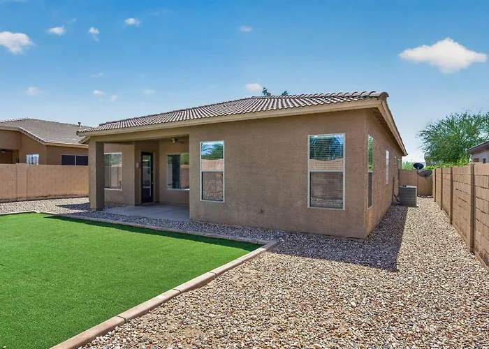 4br | Sleeps 10 | W/ King Bed *