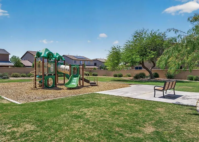 4br | Sleeps 10 | W/ King Bed *