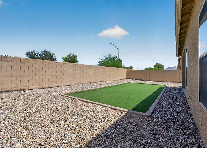 4br | Sleeps 10 | W/ King Bed